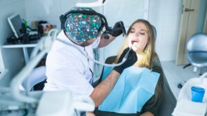 Dentiloquent